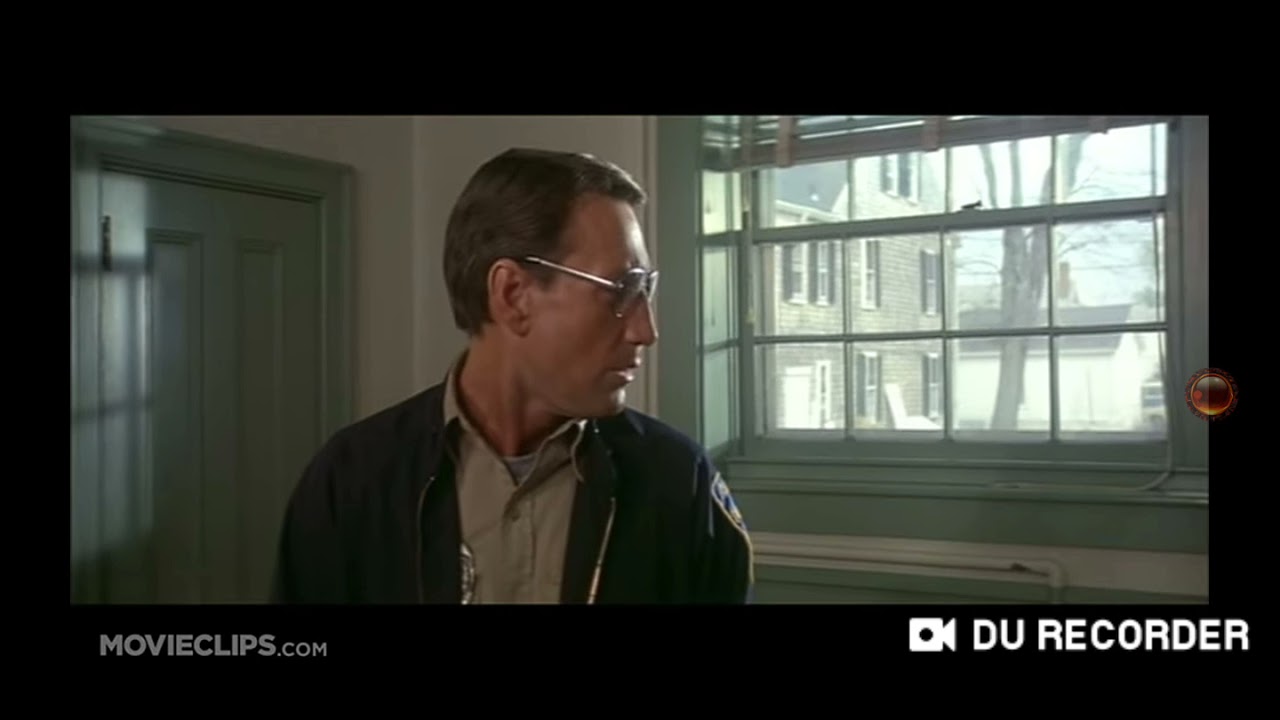 Jaws (1975) - The Head, the tail, the whole damn Thing scene 3/10 movieschips