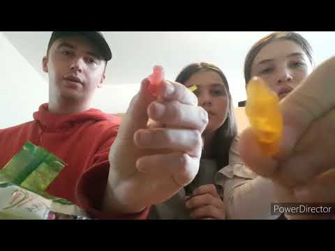 ÎNCERC DULCIURI LA 1 LEU CU SURORIILE MELE *challenge*
